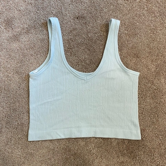 UO Drew Seamless Cami - Picture 1 of 3